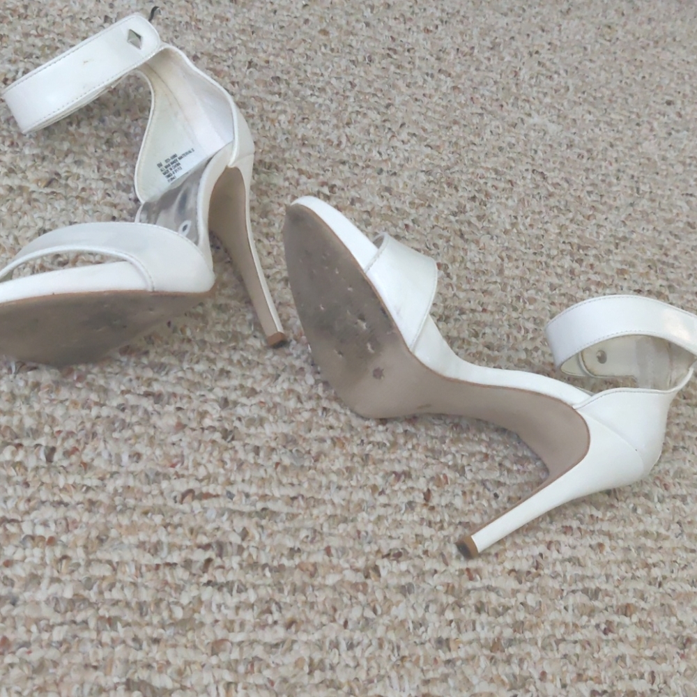 Heels - Picture 4 of 4